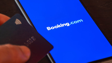 Έρευνα της Κομισιόν στην Booking για τους κινδύνους απάτης: Phishing, ψεύτικα καταλύματα και παραπλανητικές καταχωρίσεις
