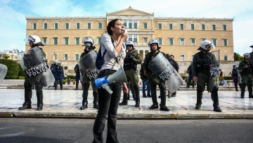 Σε επιφυλακή η κυβέρνηση για τις σημερινές κινητοποιήσεις: Η σύσκεψη Μητσοτάκη με Χρυσοχοΐδη και το μήνυμα «η Ελλάδα δεν θα γίνει Γαλλία»