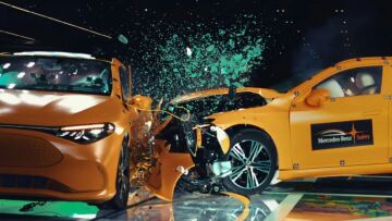 Mercedes εναντίον Mercedes σε ένα εντυπωσιακό crash test (+video)
