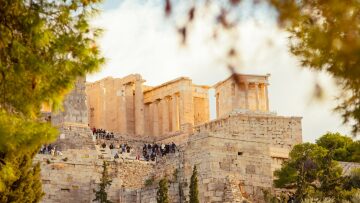 Ποιες είναι οι αγορές που οδηγούν σε ρεκόρ τον ελληνικό τουρισμό
