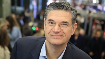 Παραιτήθηκε από βουλευτής ο Διονύσης Καλαματιανός και πηγαίνει στον Τσίπρα: «Συμπαρατάσσομαι πολιτικά, προγραμματικά και συναισθηματικά»
