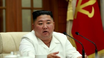Αιφνιδιαστική επίσκεψη του Κιμ Γιονγκ Ουν στην Κίνα: Το μήνυμα προς τις ΗΠΑ και η νέα γέφυρα που ενώνει τις δύο χώρες