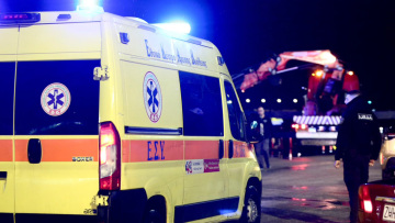 Από έναν λάθος χειρισμό λόγω βροχής η οικογενειακή τραγωδία με τους τρεις νεκρούς στο λιμάνι του Πειραιά όταν αυτοκίνητο έπεσε στη θάλασσα