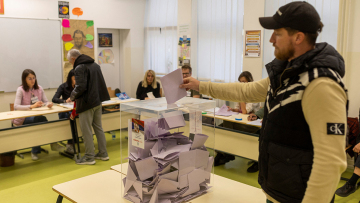 Μεγάλη προσέλευση στις κάλπες στις βουλευτικές εκλογές στη Σερβία, μέχρι τη 1 το μεσημέρι ψήφισε το 41%
 