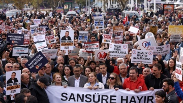 Διαδηλώσεις εργαζόμενων στον Τύπο στην Τουρκία κατά της λογοκρισίας
