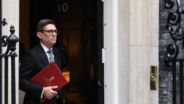 Ο Μπέρναμ θέλει να δει τη Βρετανία να επιστρέφει στην ΕΕ, αν και όχι άμεσα
