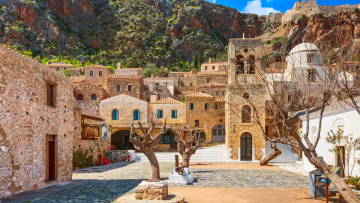 Ρεκόρ διεθνών αεροπορικών αφίξεων και μεγάλες τουριστικές επενδύσεις στην Πελοπόννησο