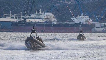 Εντυπωσιακές εικόνες από την άσκηση «Aegean Seal 26» σε Σαρωνικό και Ευβοϊκό: Δύτες, ταχύπλοα και ελικόπτερα σε επιχειρήσεις εξουδετέρωσης ναρκών