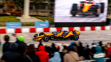 Από τη Fan Zone στο showrun του Allwyn x McLaren Racing: Live in Athens – Η απόλυτη motorsport εμπειρία που έζησαν χιλιάδες fans στο ΟΑΚΑ