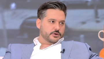 Φοίβος Παπαδάκης: Δεν άξιζε στον πατέρα μου να φύγει πικραμένος από τον ΑΝΤ1, μέχρι και με έμφραγμα είχε κάνει εκπομπή