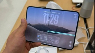 Η Apple αντικαθιστά δωρεάν τα πρώτα iPhone Duo που παρουσίασαν ρωγμές και γραμμές στις οθόνες τους