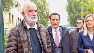 Φυλάκιση 12 μηνών με αναστολή στη γυναίκα που είχε καταγγείλει τον Πέτρο Φιλιππίδη για βιασμό, την είχε μηνύσει για ψευδή καταμήνυση, δείτε τις δηλώσεις του