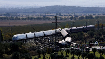64 οι νεκροί στο σιδηροδρομικό δυστύχημα στην Ισπανία - Σοκάρουν οι μαρτυρίες: Ακούσαμε κραυγές, υπήρχαν θύματα κάτω από τα τρένα