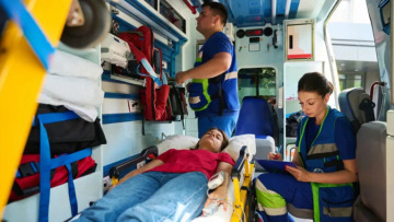 ΕΚΑΒ στο «κόκκινο»: 1.100 κλήσεις την ημέρα στην Αθήνα – 60% επείγοντα περιστατικά