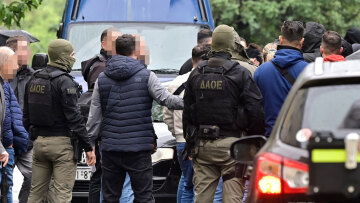 Σε εξέλιξη οι απολογίες των συλληφθέντων για το «Χωριάτικο»: Τρεις προφυλακίσεις, το απόγευμα στην ανακρίτρια ο Γιαννακόπουλος