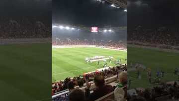 Είσοδος των δύο ομαδων