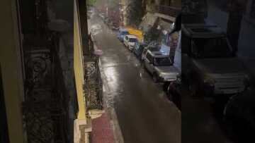 Καταιγίδα στα Εξάρχεια  (2)