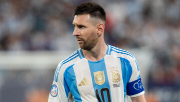 «Θύελλα» στην Premier League: Παγκόσμιος πρωταθλητής κατηγορείται για προώθηση στοιχηματικής! (video)