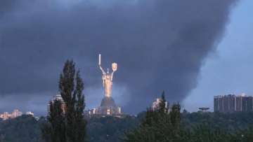 Τουλάχιστον 8 τραυματίες σε ρωσική πυραυλική επίθεση στο Κίεβο, τέσσερις νεκροί στη Ντνίπρο 