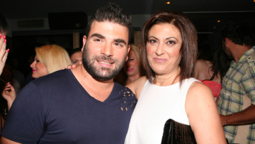 Παντελής Παντελίδης: Είμαι εδώ και περιμένω να γυρίσεις, γράφει η μητέρα του για τα 10 χρόνια από τον θάνατό του
