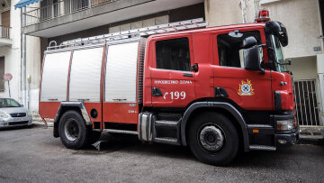 Φωτιά σε σπίτι στη Φθιώτιδα, οι πυροσβέστες επανέφεραν με ΚΑΡΠΑ μία ηλικιωμένη
