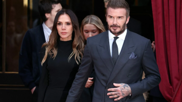 Η οικογένεια Μπέκαμ εμφανίστηκε με στυλ στο Παρίσι για τη μεγάλη στιγμή της Βικτόρια
