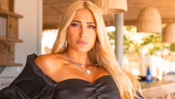 Το Ροζ Video Με Την Ιωάννα Τούνη Στο Τζιπ Που Διέρρευσε