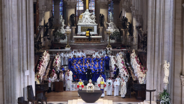 Παναγία των Παρισίων: Μεγαλειώδης η«ανάστασή» της - Όλα όσα συνέβησαν στην τελετή που καθήλωσε τον πλανήτη