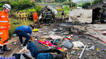 Βραζιλία: Τουλάχιστον 20 άνθρωποι σκοτώθηκαν σε μετωπική σύγκρουση λεωφορείου με φορτηγό