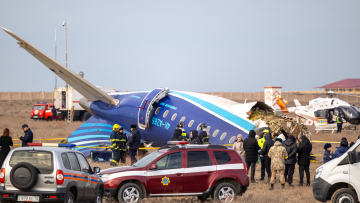 Θρίλερ με τη συντριβή του αεροσκάφους στο Καζακστάν: Εσείς το ρίξατε, παραδεχτείτε το, λένε οι Αζέροι - Εικασίες, επιμένουν οι Ρώσοι 