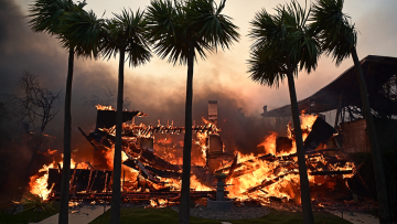 Η πιο καταστροφική πυρκαγιά στην ιστορία του Λος Άντζελες - 5 νεκροί και πάνω από 1.500 κτήρια καμένα