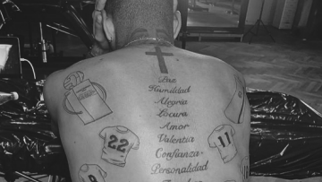 Σέρχιο Πένια: Η... ιστορία των τατουάζ του Περουβιανού που προβάρει τη φανέλα του ΠΑΟΚ 