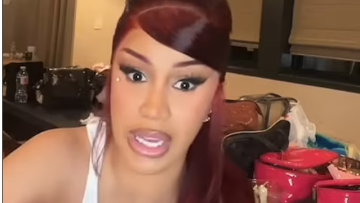 Η Cardi B κατηγορεί τον Τραμπ για τα κατεστραμμένα της παπούτσια στο Super Bowl - Δείτε βίντεο