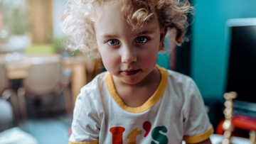 Η σημαντική λέξη που μπορεί να προστατεύσει τα παιδιά από την κακοποίηση