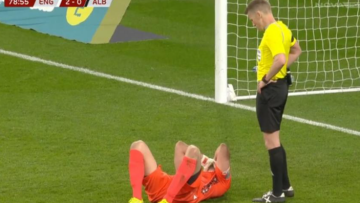 Αγγλία - Αλβανία: Χτύπησε στο κεφάλι ο Στρακόσα, έγινε αναγκαστική αλλαγή στο 82' στο Γουέμπλεϊ - Βίντεο 