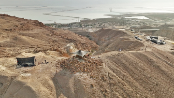 Τεράστιο πυραμιδοειδές κτίσμα της ελληνιστικής εποχής ανακαλύφθηκε στην έρημο της Ιουδαίας - Δείτε φωτογραφίες