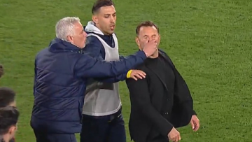 Δεν άντεξε τον αποκλεισμό ο Μουρίνιο και έπιασε από την μύτη τον προπονητή της Γαλατάσαραϊ - Βίντεο