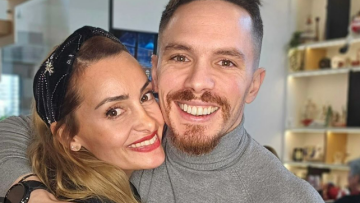 Λευτέρης Πετρούνιας: Το απίστευτο ακροβατικό με τη Μιλλούση - Δείτε πώς την σήκωσε στον αέρα