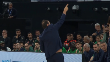 Βίντεο: Αποχώρησε έξαλλος πριν το φινάλε ο Αταμάν, τον έβριζαν οι οπαδοί της Εφές - «Εγώ σας πήρα 2 ευρωπαϊκά» τους έδειξε