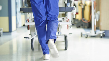 Ο Άδωνις Γεωργιάδης ανακοίνωσε σε ποια νοσοκομεία διορίζονται 500 τραυματιοφορείς - Δείτε τη λίστα