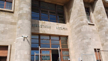 O 41χρονος ανιψιός του Καριώτη που συμμετείχε στη δολοφονία του στη Ρόδο, είχε προσπαθήσει να στραγγαλίσει και άστεγο