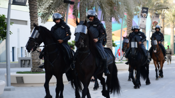 Άμπου Ντάμπι 2025: Αυξημένα μέτρα ασφαλείας έξω από το γήπεδο - Περιπολίες με άλογα - Φωτογραφίες 