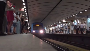 Μετρό: Με 25.000-30.000 επιβάτες έκανε «ποδαρικό» το βράδυ του Σαββάτου η 24ωρη λειτουργία του