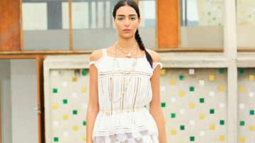 Broderie Anglaise: Το τέλειο τοπ για τις ζεστές μέρες
