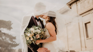 Hypergamy: Η τάση στις σχέσεις που υπάρχει από πολύ παλιά και παραμένει δημοφιλής

