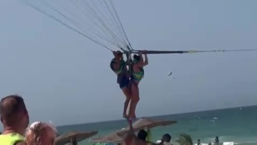 52χρονη Βρετανίδα κατήγγειλε σεξουαλική επίθεση σε πτήση με θαλάσσιο αλεξίπτωτο στην Τυνησία - «Ένιωσα βιασμένη» δήλωσε
