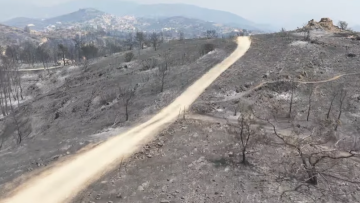 Εφιαλτικό τοπίο στη Χίο μετά το πέρασμα της φωτιάς - Το μέγεθος της καταστροφής από ψηλά, δείτε βίντεο από drone