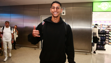 Ολυμπιακός: Έφτασε στην Ελλάδα ο Γκουστάβο Μάντσα - «Ήρθα για τίτλους» - Βίντεο 