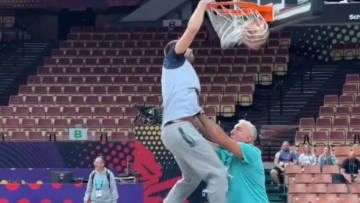 Eurobasket 2025: Ο Ντόντσιτς κάρφωσε στα... μούτρα του πατέρα του σε προπόνηση της Σλοβενίας - Βίντεο 