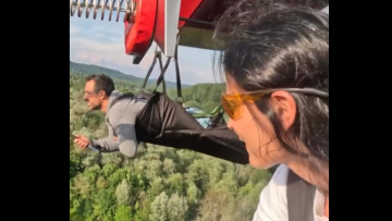 Σάκης Τανιμανίδης - Χριστίνα Μπόμπα: Το απρόοπτο με το zipline με τουρμπίνα στη Λετονία - Δείτε βίντεο